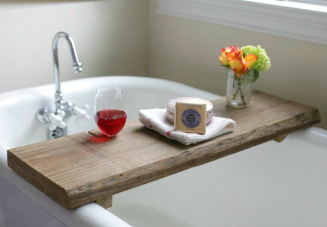 Easy to Make Reclaimed Wood Bath Caddy