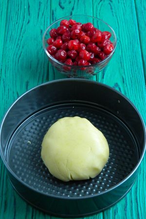 Cherry Crumble Pie Recipe Preparation Step 1
