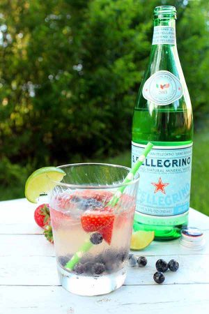 Skinny Fruity Summer Drink with Vodka
