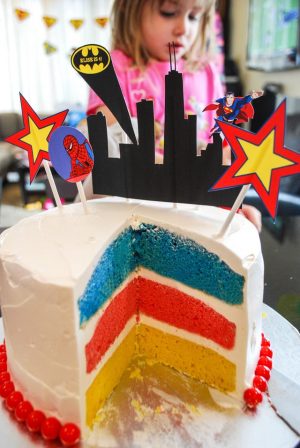 Easy Superman Birthday Party Decorations Cake with Printable Cake Toppers