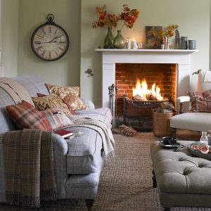 How to Decorate Small Living Room with Fireplace