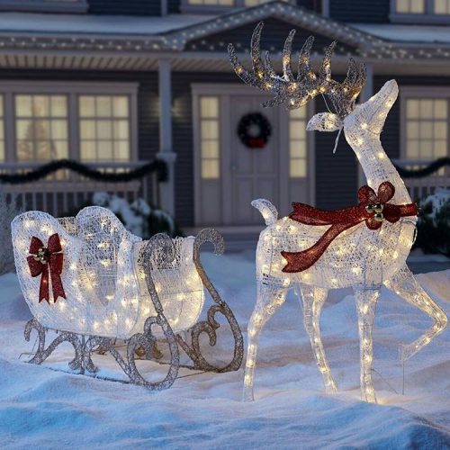 15 Best Outdoor Christmas Decorations | Ann Inspired