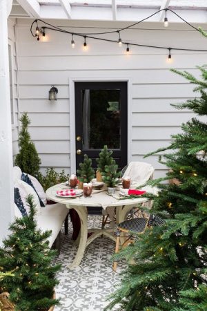 Winter Terrace Ideas With Old Table